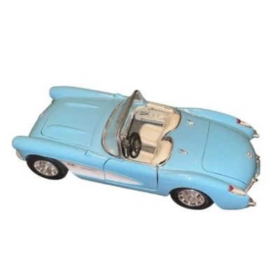 Chevrolet Corvette azul bebê Die Cast Road Legends 1957 em escala 1/18 - Imagem 1 de 4