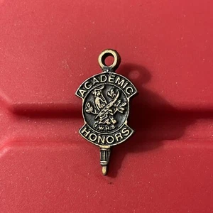 Academic Honors Award Pin Pinback School College Pre Owned Vintage 1960s - Picture 1 of 2