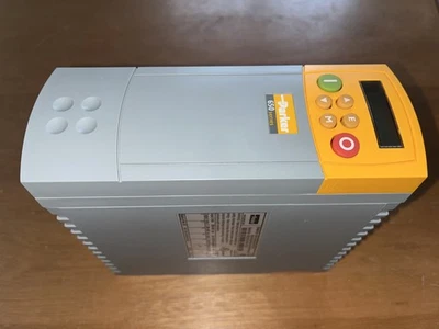 VARIATEUR VITESSE PARKER 650series TRIPHASE 380V ou ONDULEUR 220V/TRIPHASE 1,5kW - Photo 1/4