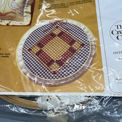 The Creative Circle Embroidery Kit Yarn Amish Gingham Quilt Block Hoop #0917 - Image 1 of 3