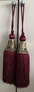 Hallmart Set 2 Messing Schnörkel Stein Top Quasten Burgunderrot Rock Akzent Dekor 9" - Bild 1 von 5