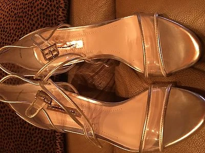 Brand new BCBG generation 银色凉鞋 — 第 1/4 张图片