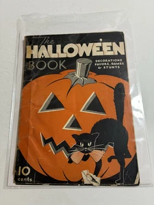 1933 THE HALLOWEEN BOOK Crafts, How to, Games, Favors Mickey Mouse 10 cents RARE - Picture 1 of 19