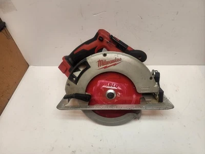 Sierra circular Milwaukee 2631-20 M18 sin escobillas de 7-1/4 pulgadas, no funciona correctamente Foto 1 de 4