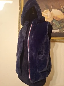 Tommy Hilfiger Girls Faux FurHooded Navy Blue Fur Vest Large 12/14 - Picture 1 of 6