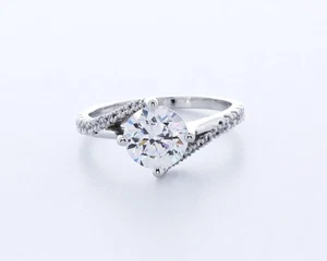Anillo de acento de derivación de oro de 14 K de corte redondo D/VVS1 de diamantes creados en laboratorio certificado por 2,5 quilates - Imagen 1 de 4