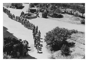 US and British Airmen Chow Line Italy 1950 - Picture 1 of 3