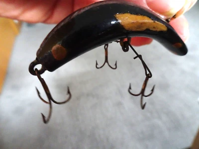 VINTAGE HELIN FLATFISH SPS WOOD LURE-1950'S-GOLD WITH RED AND BLACK DOTS-2.5" - Image 1 of 4