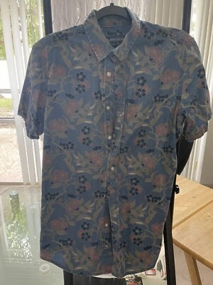 Camisa masculina AMERICAN RAG - Azul floral manga curta com botões - Tamanho pequeno - Imagem 1 de 4