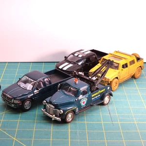 Lote de 4 camiones Kinsmart 1:38 diecast 1953 Chevy 3100 grúa verde Dodge Ram Raptor - Imagen 1 de 17