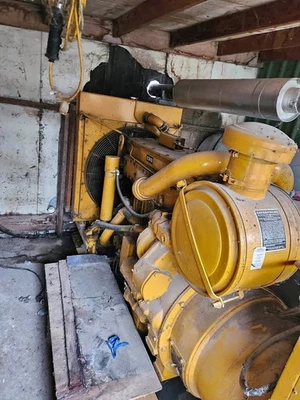 Juego generador diésel Caterpillar CAT D343, 300 kw Foto 1 de 4