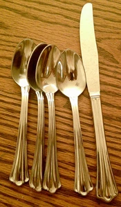 Oneida KIMBRA 4 cucharaditas y 1 cuchillo cubiertos de acero inoxidable EE. UU. EXCELENTE N5 - Imagen 1 de 2