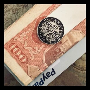 Credit Card Money Clip Vintage Canada Maple Leaf 5 Cent Nickel World Coin - Picture 1 of 4