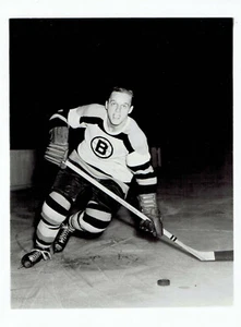 1956 Original Photo Boston Bruins Doug Mohns poses wearing uniform in action - Picture 1 of 2