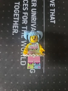 LEGO Ninjago Movie, minifigure bambina N-POP, orso mancante e capelli sostituiti - Foto 1 di 2