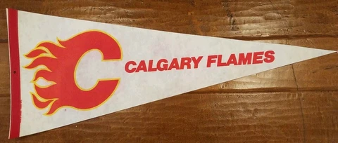 CALGARY FLAMES VINTAGE NHL HOCKEY TEAM 30 x 12 FELT PENNANT FLAG CANADA TRENCH Cover