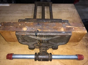VTG COLUMBIAN 3-C CLEVELAND Under Bench Woodworking Wood Vise Clamp Tool Cast - Picture 1 of 15