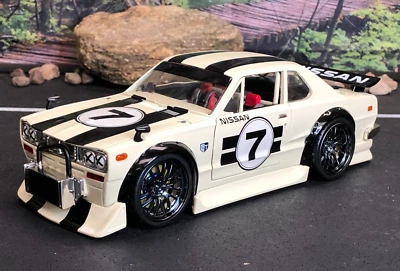 Imperfect 1:24 Diecast Muscle Machines Cream NISSAN SKYLINE GT-R 2000 No Box - Image 1 of 4