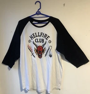 Logotipo de Stranger Things 4 Hellfire Club con licencia oficial Netflix adulto talla XL - Imagen 1 de 4