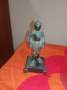 Encendedor de mesa vintage Weltzunder caballero alemán con escudo armadura sin probar usado - Imagen 1 de 8