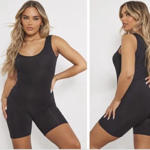 PrettyLittleThing schwarzer Unitard Body Strampler U-Ausschnitt Tank Shorts S M 4 - Bild 1 von 8