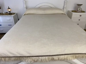 Vintage Cream Fluffy Acrylic Shag Pile Double / Queen Bedspread 250 cm x 230 cm - Picture 1 of 18