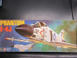 REVELL 1/32 F-4J PHANTOM II VF-33 USS AMERICA #H-188 vintage - Foto 1 di 2
