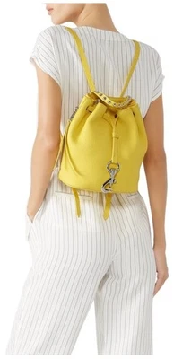Hermosa mochila pequeña de cuero granulado amarillo Blythe REBECCA MiNKOFF Foto 1 de 4