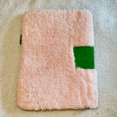 Tapete de banheiro Kate Spade rosa claro difuso 17x24” novo com etiquetas - Imagem 1 de 4