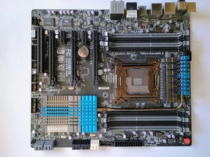 GIGABYTE GA-X79-UD5 quad channel Tripple Cross Fire Sli Intel 2011 - R Mainboard - Afbeelding 1 van 4