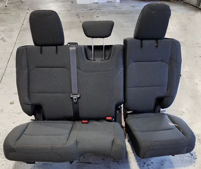 Asiento trasero plegable y abatible de fábrica MOPAR 18-24 Jeep Wrangler JL Sport 4 puertas Foto 1 de 4