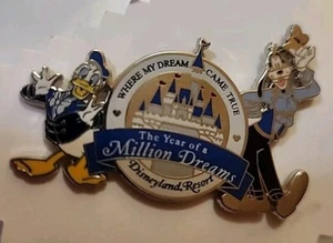 DISNEY DISNEYLAND YEAR OF A MILLION DREAMS DONALD DUCK & GOOFY GIFT AWARD PIN - Picture 1 of 3