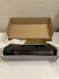 Divisor de audio/vídeo HD de 8 puertos IOGEAR (GHSP8118) - Imagen 1 de 11