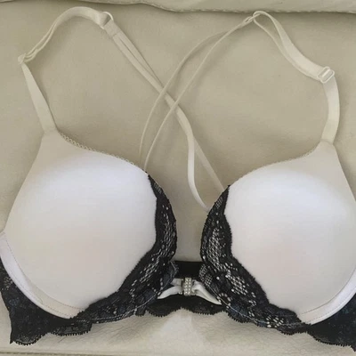 Sujetador con cierre frontal de encaje blanco y negro acolchado push up LA SENZA para dama talla 32A NUEVO Foto 1 de 4