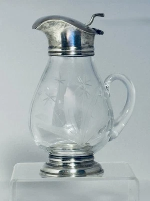 Jarra de jarabe de vidrio grabado y plata de ley moderna de mediados de siglo Foto 1 de 4