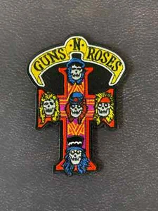 GUNS AND ROSES SHAPED CROSS SEW OR IRON ON PATCH OFFICIALLY LICENSED - Imagen 1 de 7