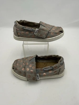 Mocasines sin cordones TOMS para niñas pequeñas gris rosa a lunares talla 7 Foto 1 de 4