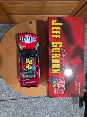 Acción #24 Jeff Gordon DuPont Charlotte mayo 2000 Monte Carlo #100447 escala 1/24 Foto 1 de 4