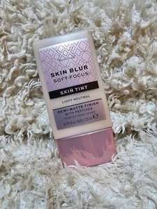 XX REVOLUTION SKIN BLUR SOFT FOCUS SKIN TINT - CHOOSE SHADE - Picture 1 of 3