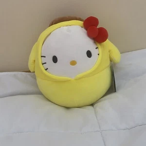 Original Squishmallows Hello Kitty, 10" groß, gelber Schneeanzug, neu mit Etikett - Bild 1 von 4