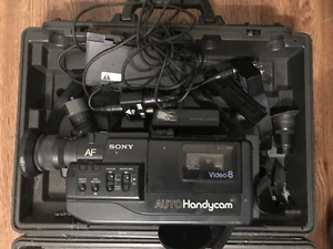 Sony Handycam CCD-V5 Video 8 Digitale Videokamera mit Akku + Kabel UNGETESTET - Bild 1 von 2