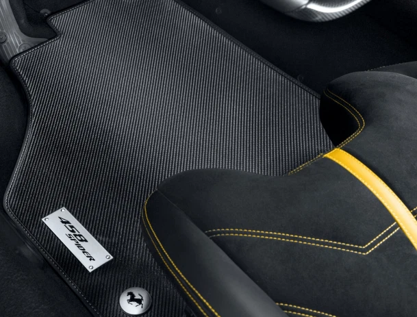 Alfombrilla de fibra de carbono Ferrari 458 Spider Foto 1 de 1