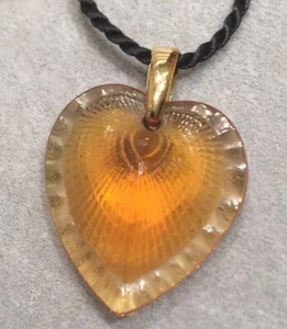 Auténtico Collar Colgante de Cristal con Cáscara de Corazón Amarillo LALIQUE NUEVO EN CAJA - Imagen 1 de 10