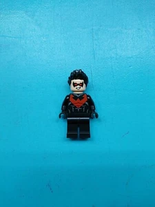 Lego DC Batman Minifigur Nachtflügel rote Augen Löcher Brust Symbol 76011! - Bild 1 von 4
