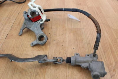 Главный цилиндр/задний суппорт заднего тормоза 2012 SUZUKI RMZ250 с новыми тормозными колодками - Изображение 1 из 4