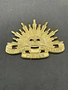 SUPERB ORIGINAL AUSTRALIAN POST WW2 RISING SUN CAP BADGE 1948-53 ERA stokes - Picture 1 of 4