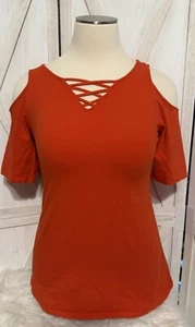 Torrid Solid All Red Cold Shouder V Neck Top Womens Size 3 Short Sleeve - Picture 1 of 8