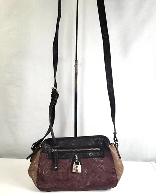 CHAPS Negro Borgoña Beige Cuero Bandolera Cartera Bolso Candado Foto 1 de 4