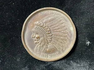 Vintage Souvenir Lucky Penny Kansas Briefbeschwerer (kein gesetzliches Zahlungsmittel) #2 - Bild 1 von 2