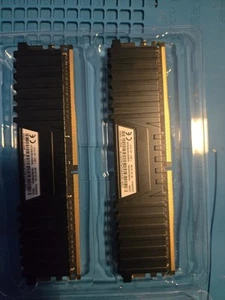 CORSAIR VENGEANCE LPX 16GB (2x8GB) 288-pin DIMM 2400MHz DDR4 RAM - Picture 1 of 2